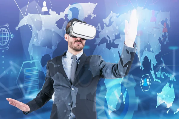 Man in VR glasses working with world map — Stock Photo, Image
