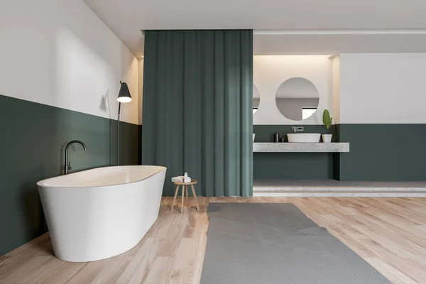 Zijaanzicht van de groene en witte badkamer — Stockfoto