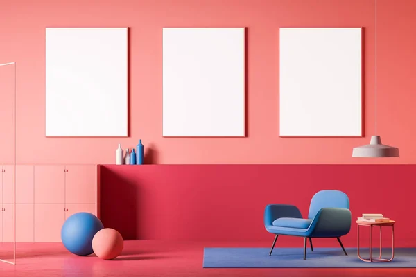 Czerwony pokój dzienny z fotelem i galerią plakatu — Zdjęcie stockowe