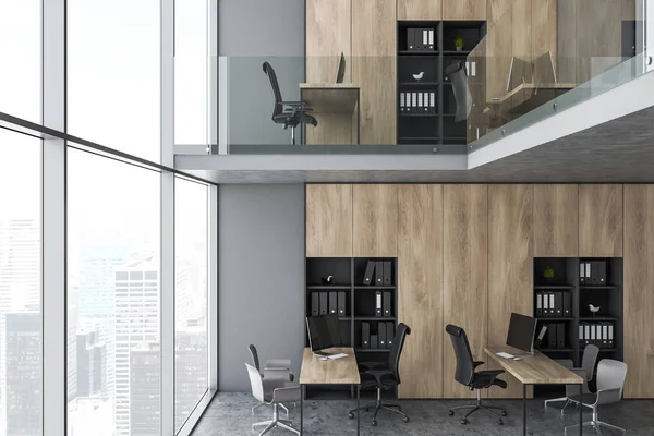 Interno ufficio grigio e legno a due piani — Foto Stock