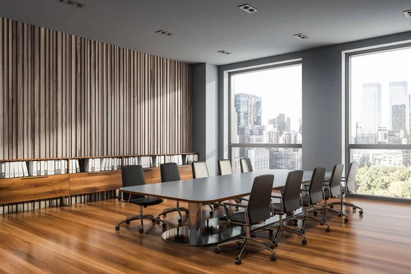 Esquina de sala de reuniones de madera y gris — Foto de Stock