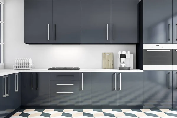 Balcões cinza no interior da cozinha branca — Fotografia de Stock