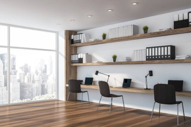 Beyaz açık alan tasarımcı ofis köşesi