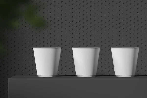 Três copos de papel branco em pé na mesa cinza — Fotografia de Stock