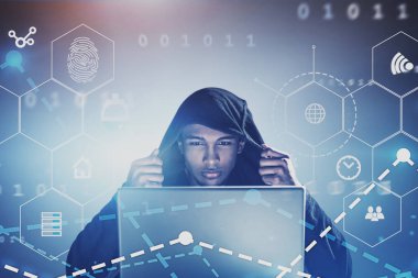 Online suç uygulanıyor laptop ile hacker