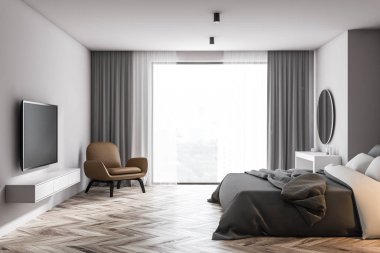 TV ve koltuk ile beyaz panoramik yatak odası