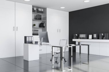 Siyah ve beyaz yönetici ofisi köşesi