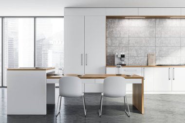 Sandalyeli panoramik beyaz mutfak