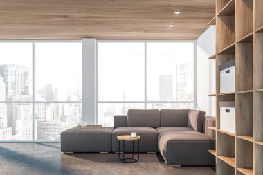 Panoramik beyaz oturma odası, kitaplık ve kanepe