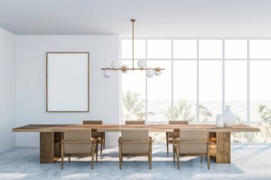 Beyaz yemek odası iç, koltuklar ve poster