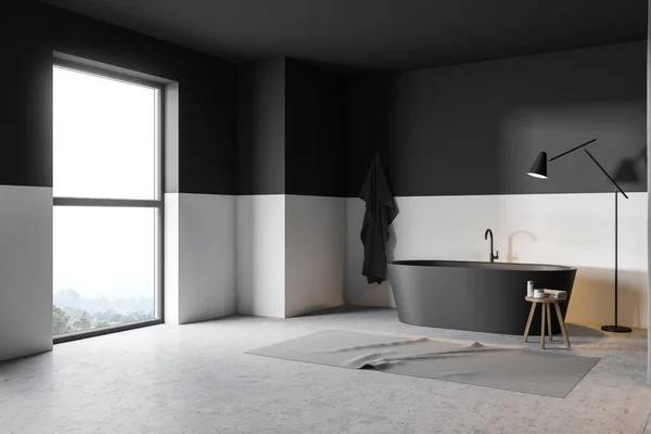 Szary i biały kącik łazienkowe z wanną — Zdjęcie stockowe
