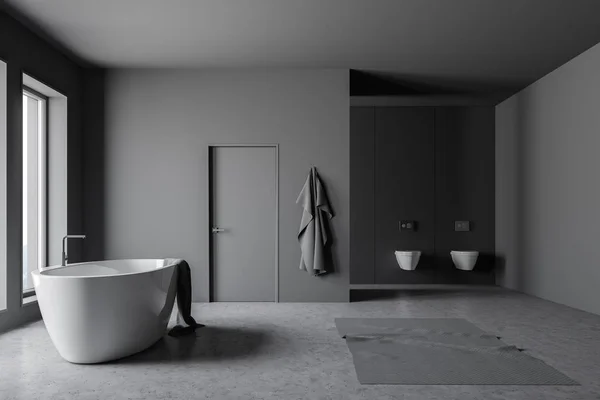 Banheiro cinza escuro com banheira e banheiros — Fotografia de Stock