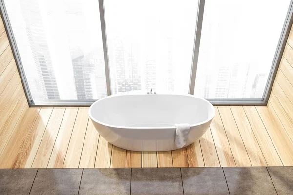 Vista superior do banheiro piso de madeira com banheira — Fotografia de Stock
