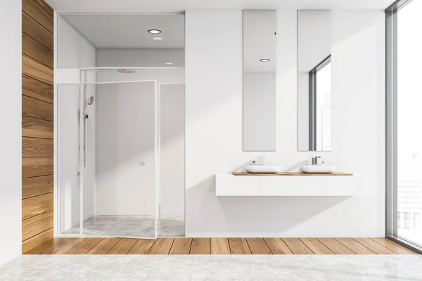 Baño blanco con ducha y lavabo — Foto de Stock