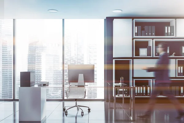 Businessman walking in black CEO office — Stock Photo, Image