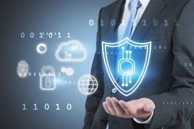 Siber güvenlik hologramı tutan adam