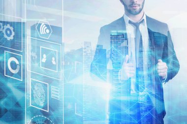 Şehirde kendine güvenen adam, fütüristik arayüz