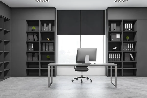 Interior de escritório gerente cinza com estantes — Fotografia de Stock