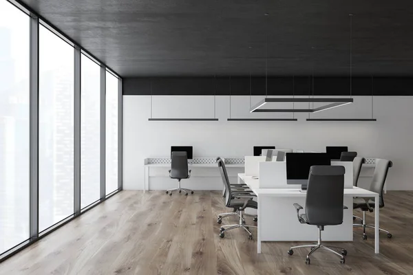 Zwart plafond open ruimte kantoor interieur — Stockfoto