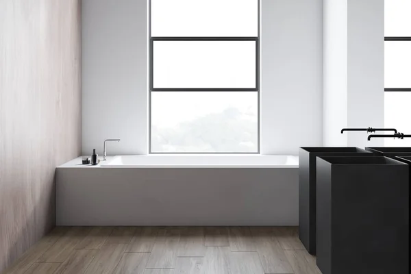 Loft fehér fürdőszoba belső, kád és dupla mosogató — Stock Fotó