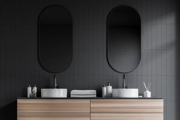 Double lavabo en carrelage gris salle de bain intérieure — Photo