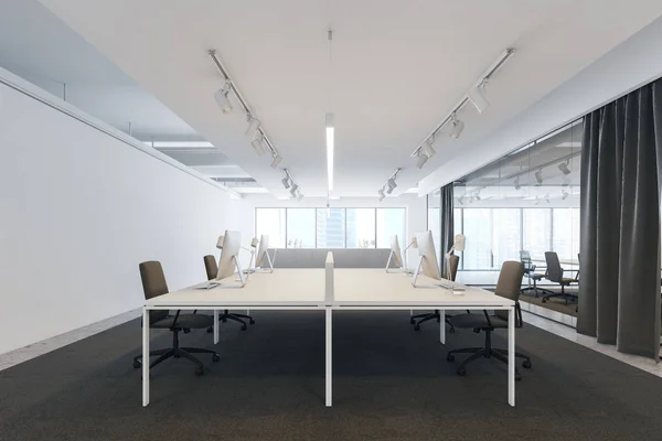 Escritório de espaço aberto branco e sala de reuniões — Fotografia de Stock