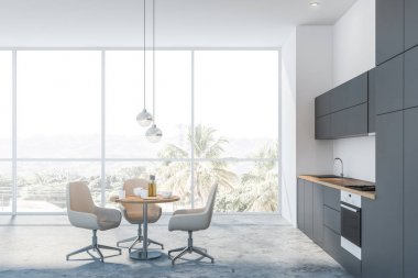 Bej sandalyeli panoramik beyaz mutfak