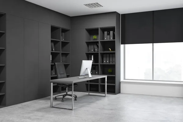 灰色经理办公室角落与书柜 — 图库照片