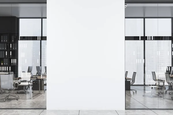 Скляний відкритий простір офісний зал з глузуванням стіни — стокове фото