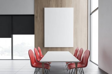 Ahşap konferans salonu, kırmızı sandalyeler ve poster