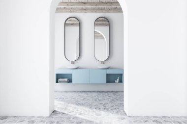 Beyaz kemerli banyo iç, çift lavabo