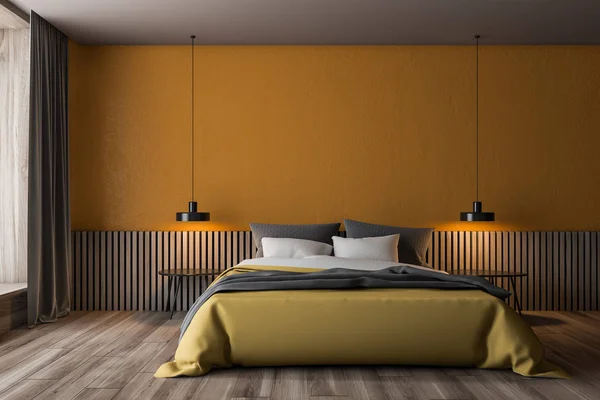 Pomarańczowe i drewniane wnętrze sypialni — Zdjęcie stockowe