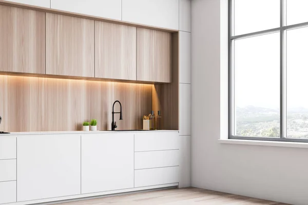 Witte Loft keukenhoek met houten kasten — Stockfoto