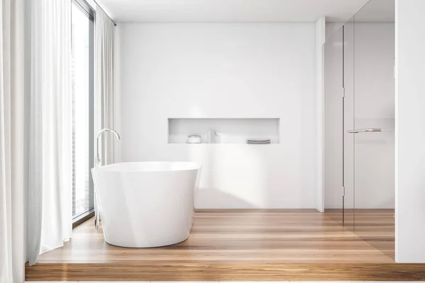 Biała łazienka wnętrze, wanna i prysznic — Zdjęcie stockowe