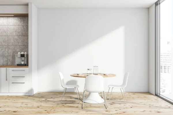 Interior dapur putih dengan tabel bundar — Stok Foto