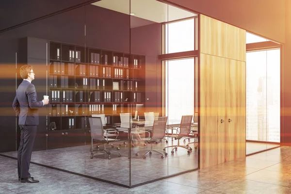 Businessman in office hall with meeting room — Stock Photo, Image