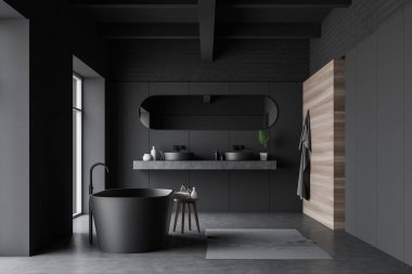 Lavabo ve küvet ile gri ve ahşap banyo