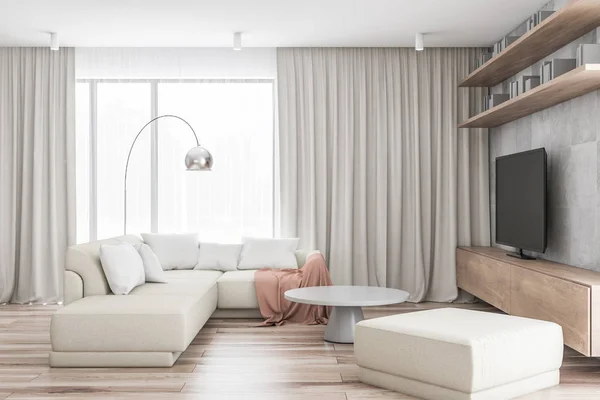 Белая гостиная с диваном и телевизором — стоковое фото