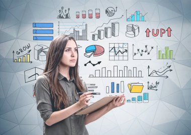 Panosu olan kadın, renkli grafikler