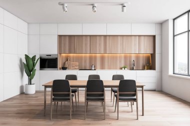 Beyaz ve ahşap mutfak, sayaçlar ve masa