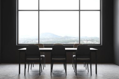 Pencereli gri yemek odası