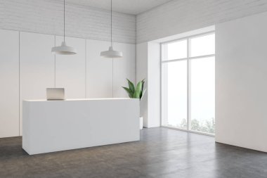 Ofis salonunda beyaz resepsiyon masası