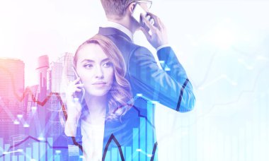 Telefonda iş adamları, grafikler