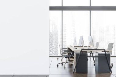 Sahte duvarlı panoramik açık uzay ofisi