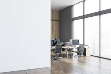 Gri ve ahşap açık uzay ofis köşesi, alay