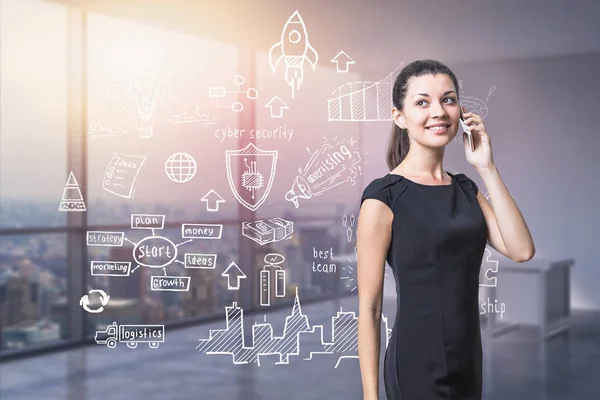 Smiling woman on phone in office, business plan — Stock Photo, Image