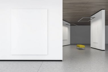 Beyaz galeri duvarında sahte poster