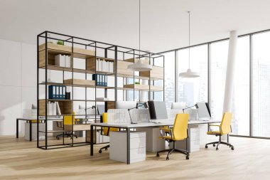 Beyaz panoramik açık alan ofis köşesi
