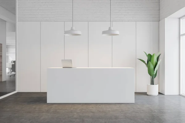 Witte ontvangstbalie in kantoor interieur — Stockfoto