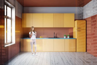 Turuncu mutfak iç Kadın